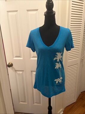 Island Beach V-Neck Palm Print Hibiscus Tee
